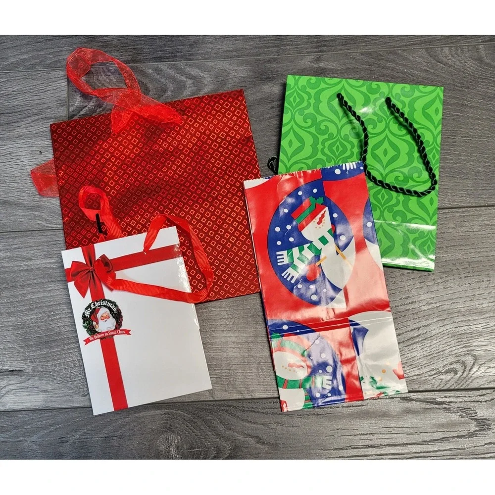 Christmas Gift Bags - Various Designs (20 gift bags)